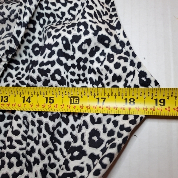 Express Design Studio wrap top Sz L NWOT - Picture 8 of 8